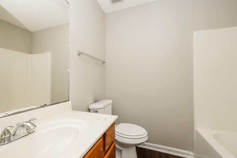 1,705/Mo, 1115 Sima Shabat Court La Vergne, TN 37086 Bathroom View 2