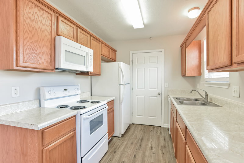 1,605/Mo, 154 Dreville Drive La Vergne, TN 37086 Kitchen View