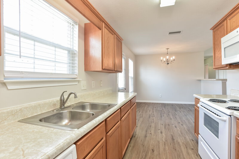 1,605/Mo, 154 Dreville Drive La Vergne, TN 37086 Kitchen View 2
