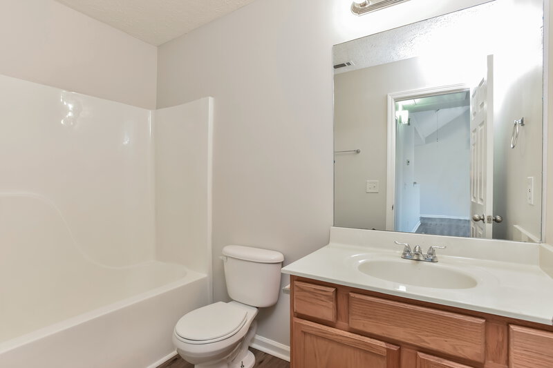 1,605/Mo, 154 Dreville Drive La Vergne, TN 37086 Main Bathroom View