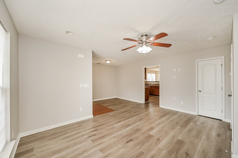2,050/Mo, 3017 RG Buchanan Drive La Vergne, TN 37086 Living Room View 2