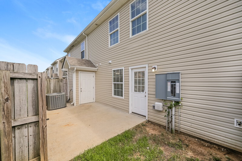 2,050/Mo, 3017 RG Buchanan Drive La Vergne, TN 37086 Rear View