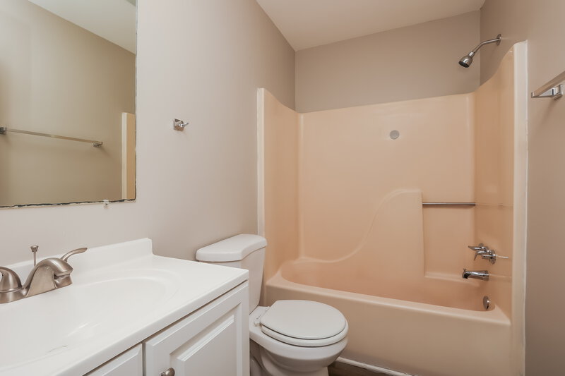 1,785/Mo, 1437 Mohawk Trail Madison, TN 37115 Main Bathroom View