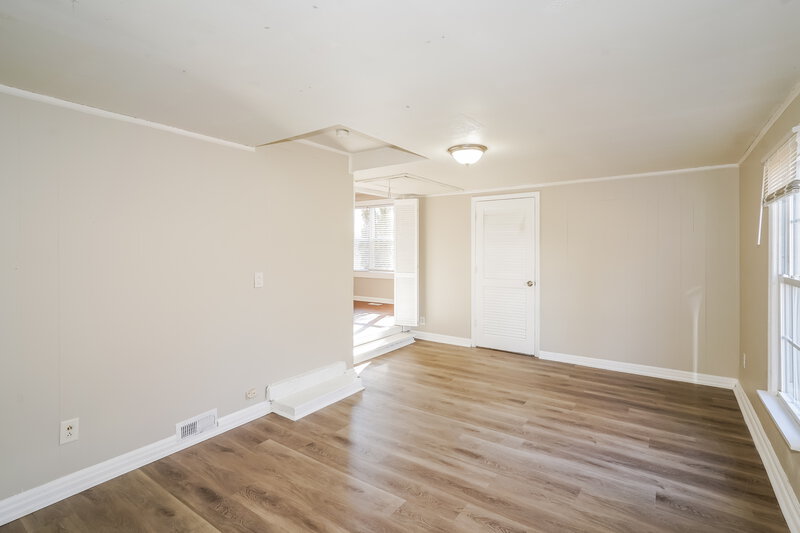 1,895/Mo, 621 Farview Drive Madison, TN 37115 Living Room View 2