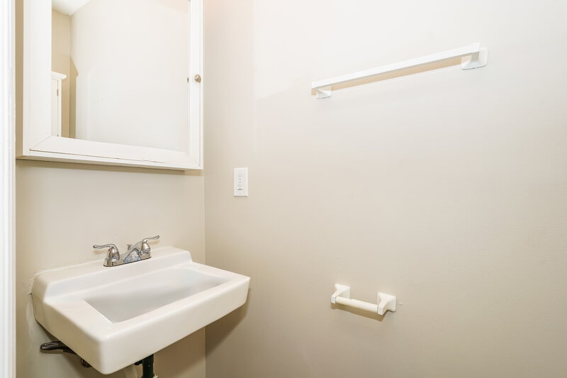 1,895/Mo, 621 Farview Drive Madison, TN 37115 Main Bathroom View