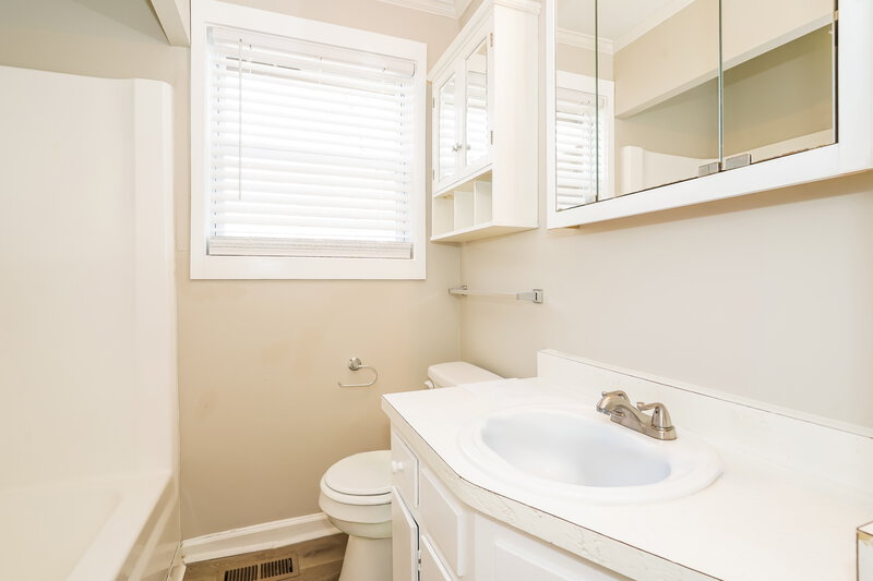1,895/Mo, 621 Farview Drive Madison, TN 37115 Bathroom View