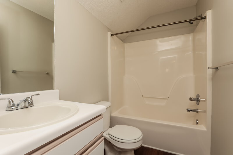 2,740/Mo, 1464 Rochester Drive Murfreesboro, TN 37130 Main Bathroom View