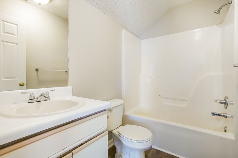 1,815/Mo, 1464 Rochester Drive Murfreesboro, TN 37130 Bathroom View