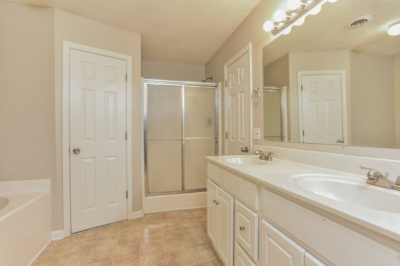 3,440/Mo, 2145 Aberdeen Circle Murfreesboro, TN 37130 Main Bathroom View