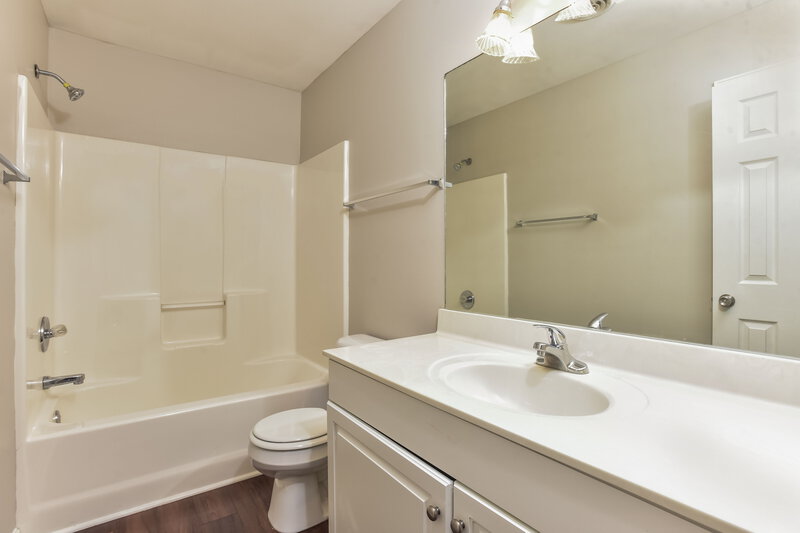 3,440/Mo, 2145 Aberdeen Circle Murfreesboro, TN 37130 Bathroom View