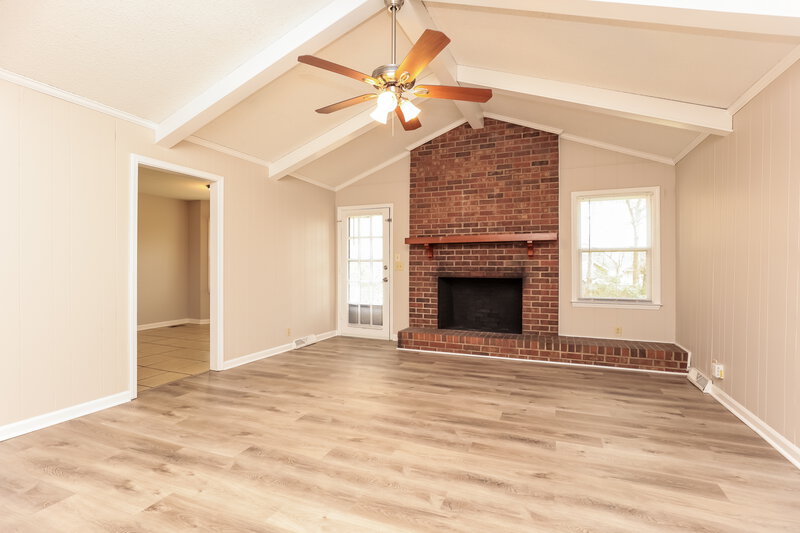 1,960/Mo, 2406 Hillmont Drive Murfreesboro, TN 37129 Living Room View 2