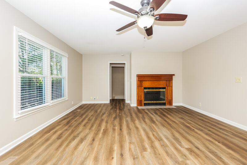 2,045/Mo, 2813 Edward Court Murfreesboro, TN 37129 Living Room View 2