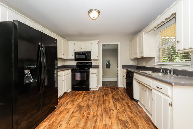 2,045/Mo, 2813 Edward Court Murfreesboro, TN 37129 Kitchen View