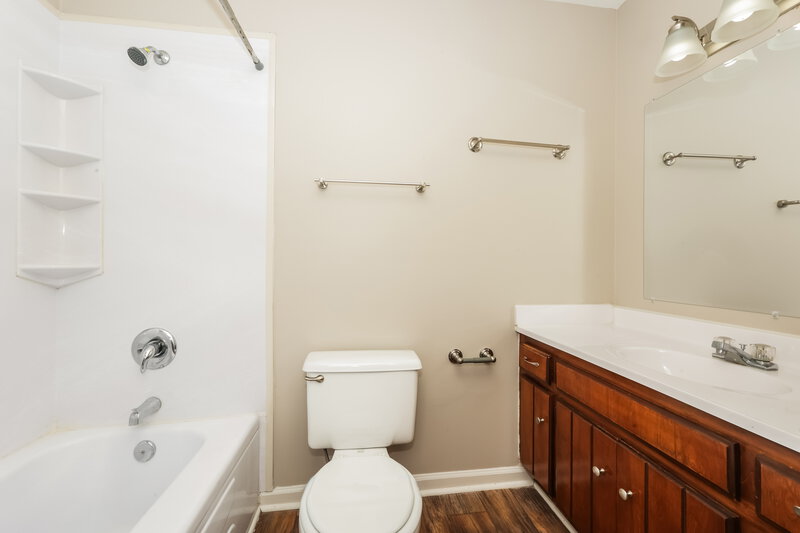 2,045/Mo, 2813 Edward Court Murfreesboro, TN 37129 Main Bathroom View