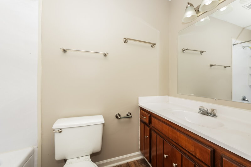2,045/Mo, 2813 Edward Court Murfreesboro, TN 37129 Main Bathroom View 2