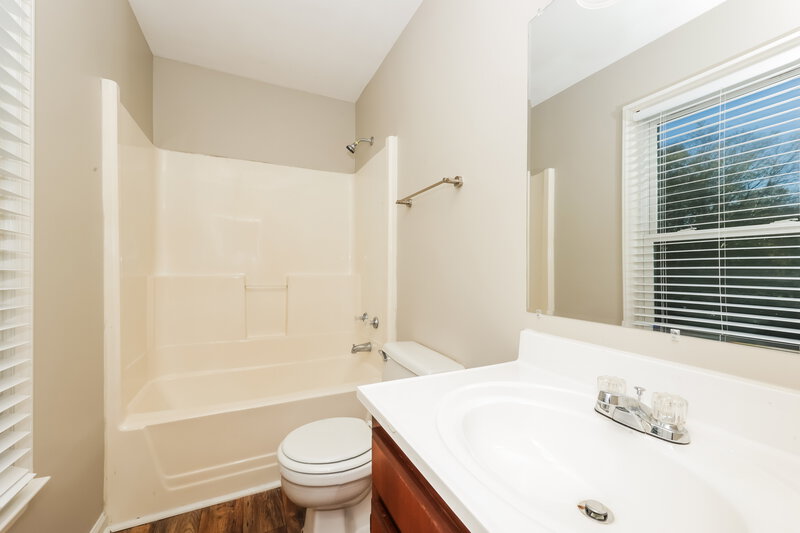 2,045/Mo, 2813 Edward Court Murfreesboro, TN 37129 Bathroom View