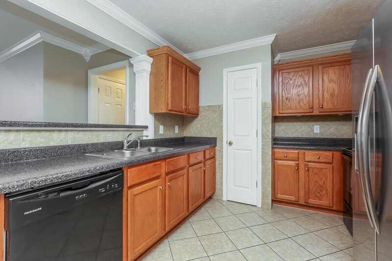 2,065/Mo, 4860 Nina Marie Avenue Murfreesboro, TN 37129 Kitchen View 2
