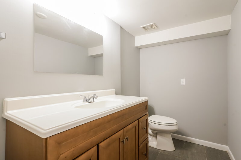1,775/Mo, 4131 Farmview Drive Nashville, TN 37218 Bathroom View