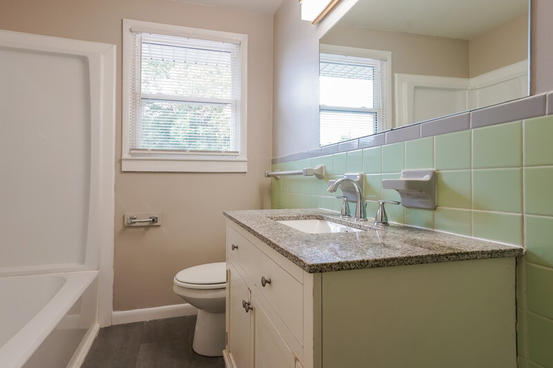 1,775/Mo, 4131 Farmview Drive Nashville, TN 37218 Bathroom View 2