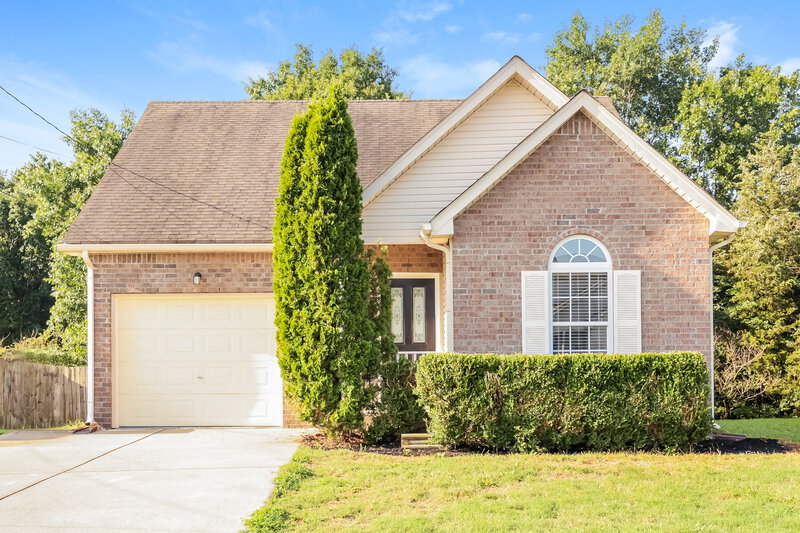 0/Mo, 713 Clear Circle Smyrna, TN 37167 External View