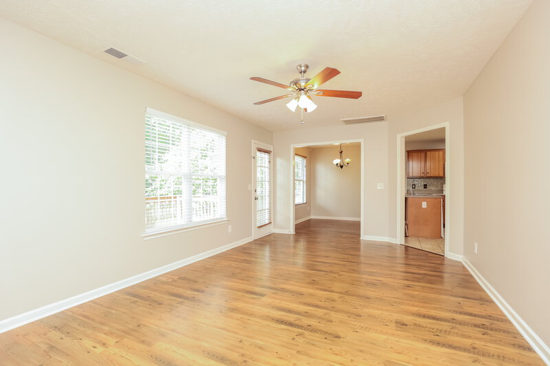 0/Mo, 713 Clear Circle Smyrna, TN 37167 Living Room View 2