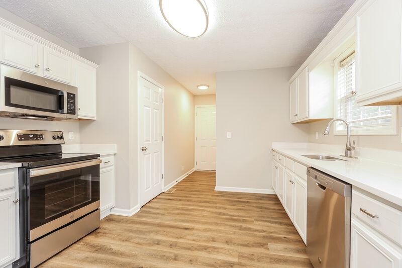 1,970/Mo, 519 Joe B Jackson Pkwy Murfreesboro, TN 37127 Kitchen View 2