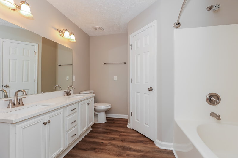 1,970/Mo, 519 Joe B Jackson Pkwy Murfreesboro, TN 37127 Main Bathroom View