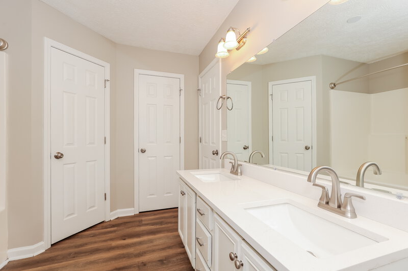 1,970/Mo, 519 Joe B Jackson Pkwy Murfreesboro, TN 37127 Main Bathroom View 2