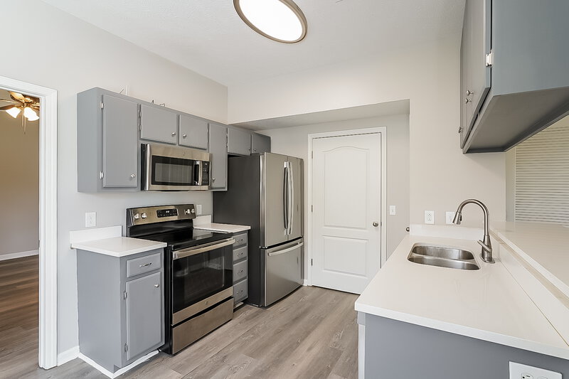 2,200/Mo, 2701 Pepperdine Dr Murfreesboro, TN 37128 Kitchen View 2