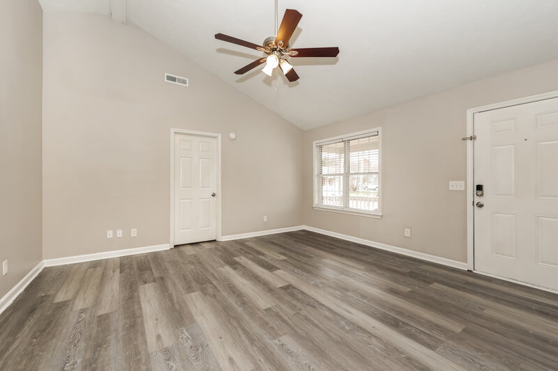 1,700/Mo, 1585 Ridgemont Dr La Vergne, TN 37086 Living Room View 2