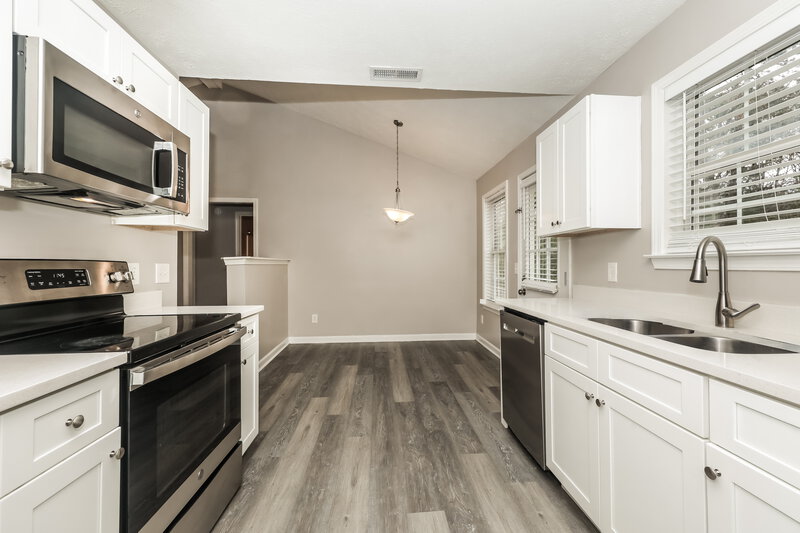 1,700/Mo, 1585 Ridgemont Dr La Vergne, TN 37086 Kitchen View 2