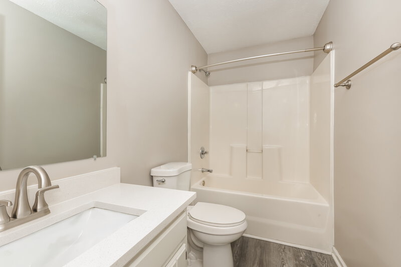 1,700/Mo, 1585 Ridgemont Dr La Vergne, TN 37086 Bathroom View
