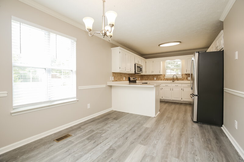 2,220/Mo, 2431 English Hill Dr Murfreesboro, TN 37130 Dining Room View 2