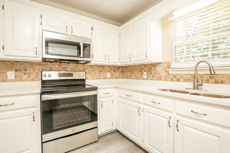 2,220/Mo, 2431 English Hill Dr Murfreesboro, TN 37130 Kitchen View 2
