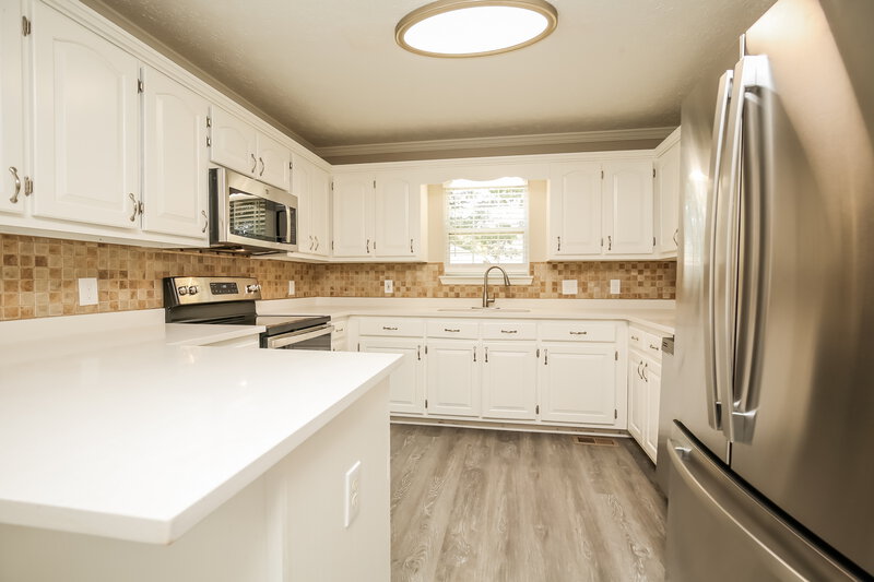 2,220/Mo, 2431 English Hill Dr Murfreesboro, TN 37130 Kitchen View 3
