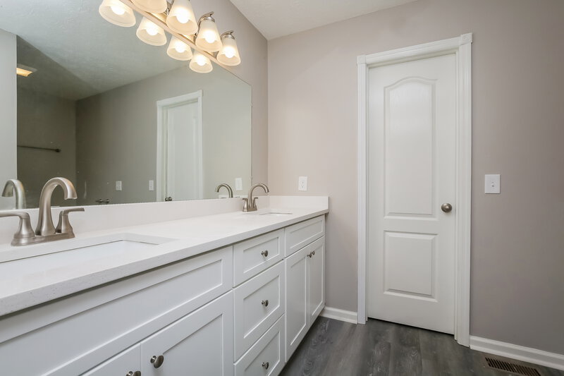 2,220/Mo, 2431 English Hill Dr Murfreesboro, TN 37130 Main Bathroom View