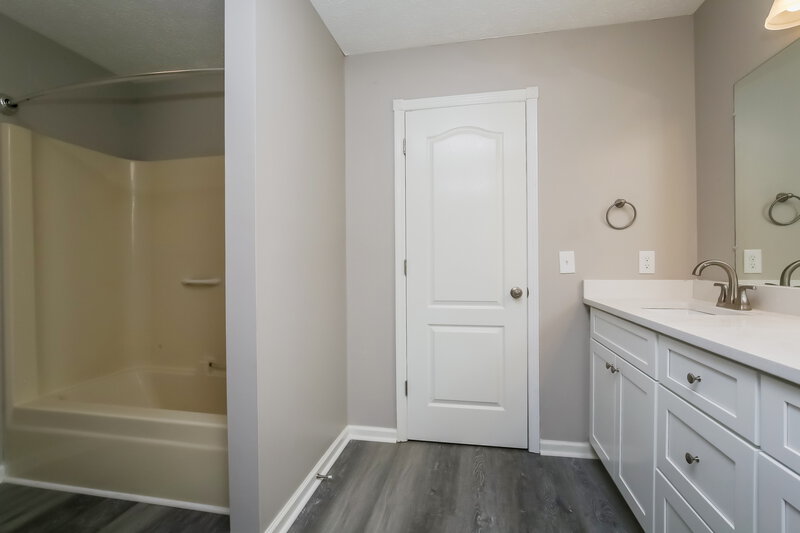 2,220/Mo, 2431 English Hill Dr Murfreesboro, TN 37130 Main Bathroom View 2