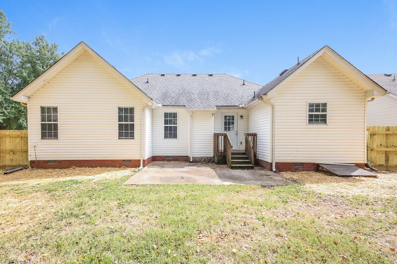 2,220/Mo, 2431 English Hill Dr Murfreesboro, TN 37130 Rear View