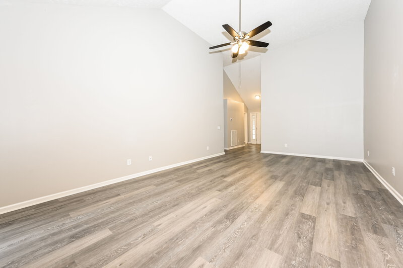 2,340/Mo, 5904 Banning Cir Antioch, TN 37013 Living Room View