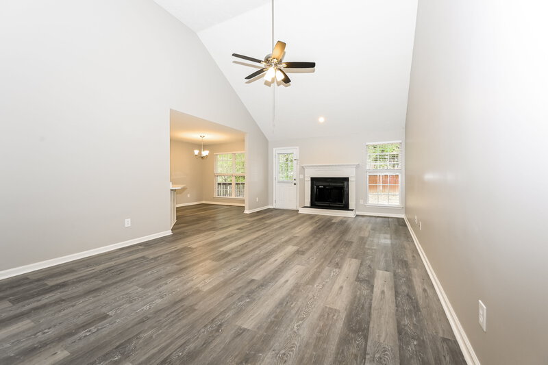 2,340/Mo, 5904 Banning Cir Antioch, TN 37013 Living Room View 2