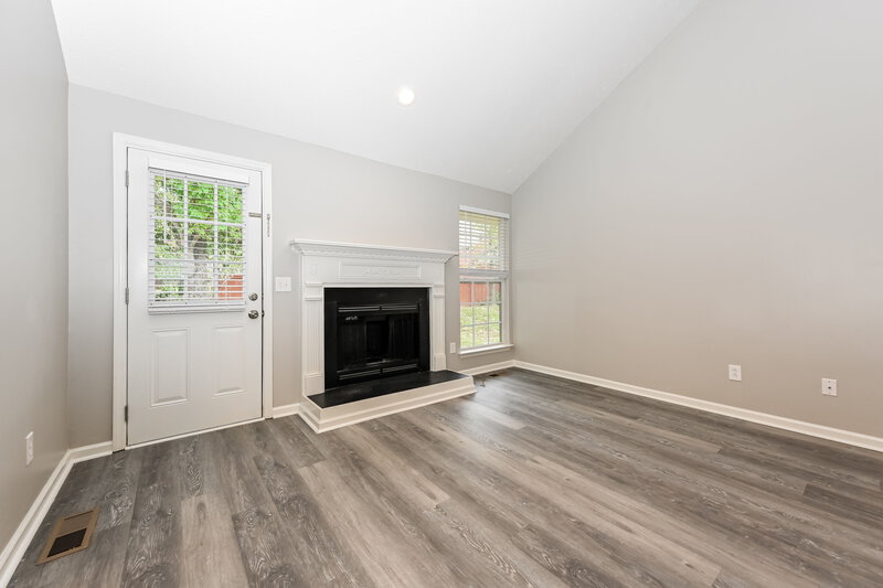 2,340/Mo, 5904 Banning Cir Antioch, TN 37013 Living Room View 3