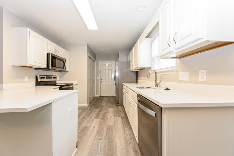 2,340/Mo, 5904 Banning Cir Antioch, TN 37013 Kitchen View