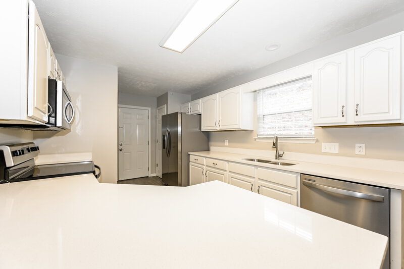 2,340/Mo, 5904 Banning Cir Antioch, TN 37013 Kitchen View 2