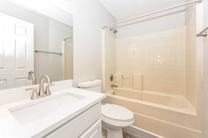 2,340/Mo, 5904 Banning Cir Antioch, TN 37013 Bathroom View