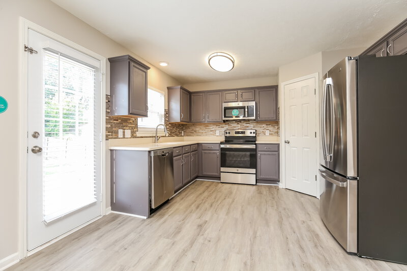 2,990/Mo, 7016 Zither Ln La Vergne, TN 37086 Kitchen View