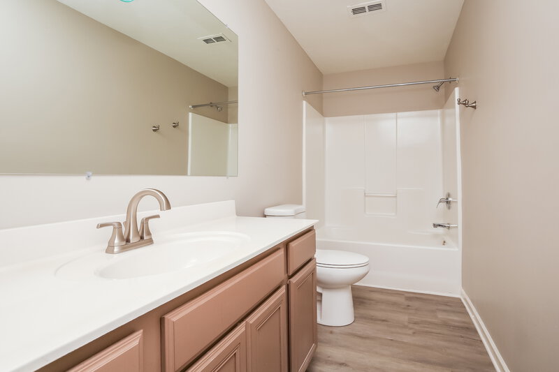 2,990/Mo, 7016 Zither Ln La Vergne, TN 37086 Bathroom View 2