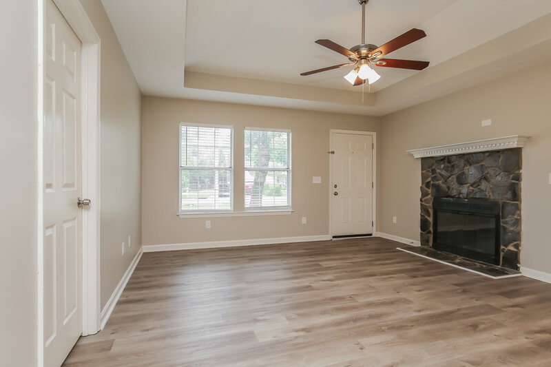 2,210/Mo, 108 Riverwood Dr La Vergne, TN 37086 Living Room View