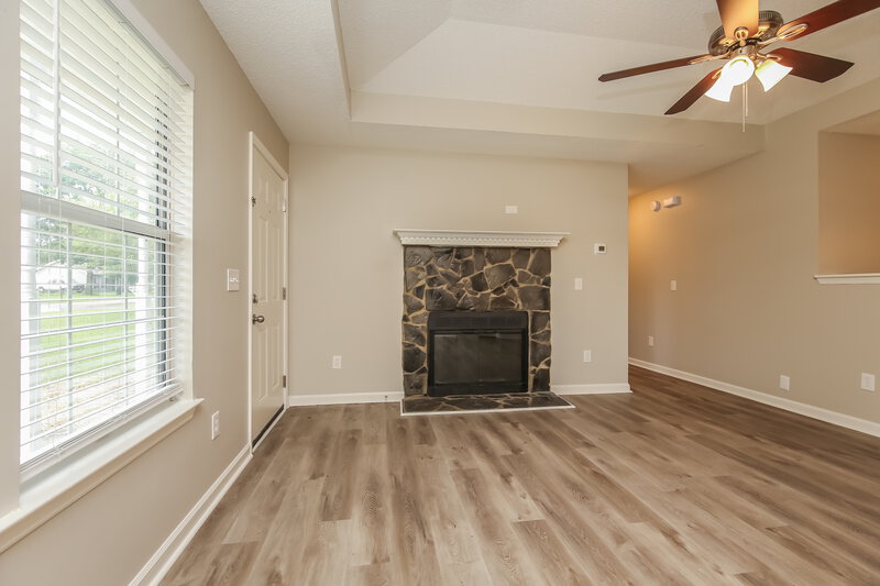 2,210/Mo, 108 Riverwood Dr La Vergne, TN 37086 Living Room View 2