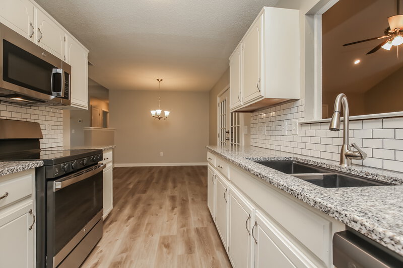 2,210/Mo, 108 Riverwood Dr La Vergne, TN 37086 Kitchen View