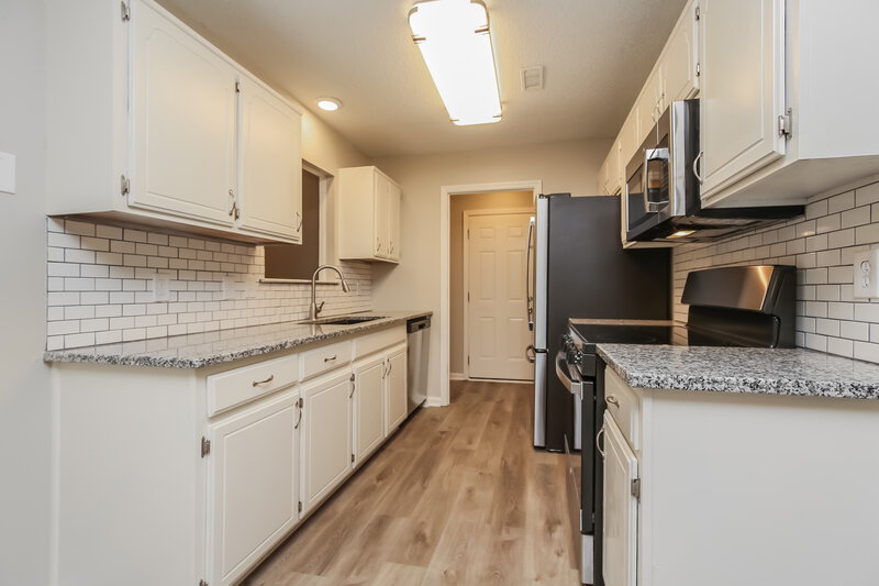 2,210/Mo, 108 Riverwood Dr La Vergne, TN 37086 Kitchen View 2